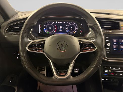 Used 2022 Volkswagen Tiguan SEL R-Line AWD/4WD image 19