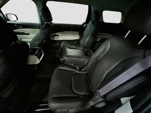 Used 2024 Kia Carnival SX FWD image 25