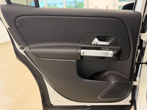 Used 2021 Mercedes-Benz GLB 250 image 30