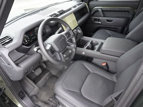 New 2026 Land Rover Defender 110 X-Dynamic SE AWD/4WD image 18