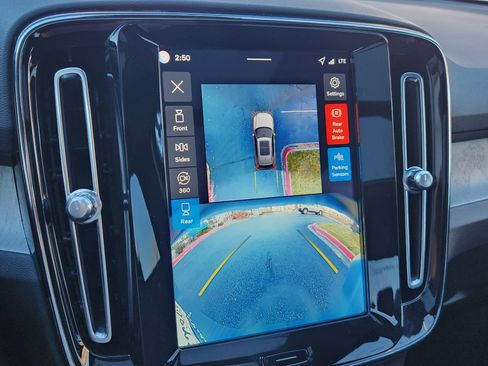 New 2026 Volvo XC40 B5 Ultra w/ Climate Package image 11