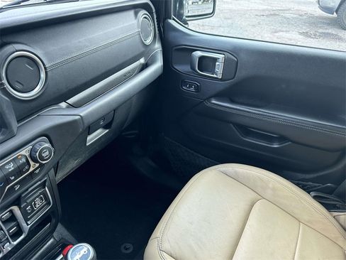 Used 2018 Jeep Wrangler Unlimited Sahara image 34