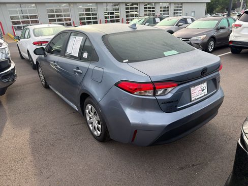 Used 2025 Toyota Corolla LE w/ Convenience Package FWD image 3