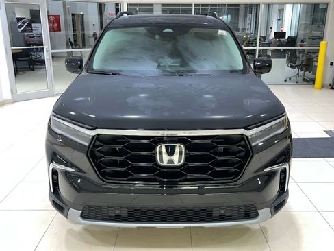 New 2025 Honda Pilot Touring image 3
