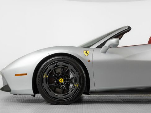 Used 2018 Ferrari 488 Spider image 13