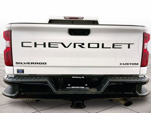 Used 2024 Chevrolet Silverado 2500 Custom w/ Custom Value Package image 4