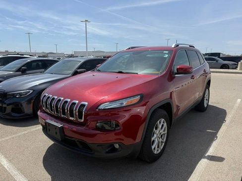Used 2016 Jeep Cherokee Latitude w/ Cold Weather Group AWD/4WD image 3