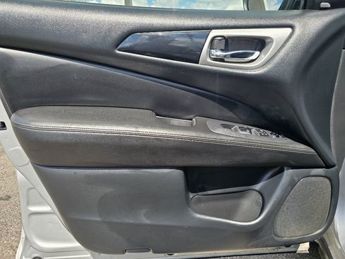 Used 2020 Nissan Pathfinder SV AWD/4WD image 15