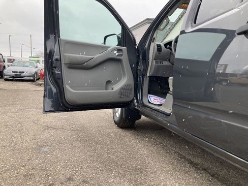 Used 2012 Nissan Frontier SV image 7