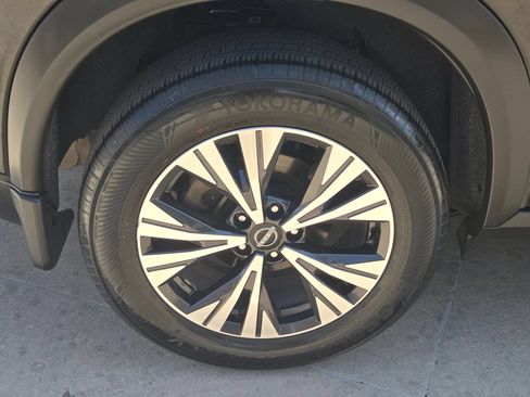 Used 2023 Nissan Rogue SV FWD image 31