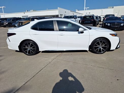 Used 2024 Toyota Camry SE w/ Convenience Package FWD image 7