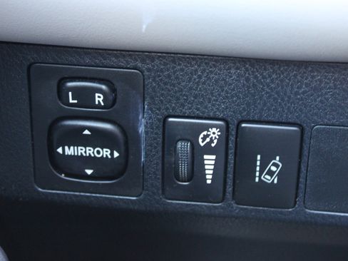 Used 2017 Toyota RAV4 XLE image 23