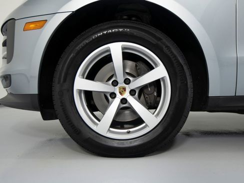 Certified 2019 Porsche Macan AWD/4WD image 15