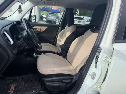 Used 2015 Jeep Renegade Latitude FWD image 13
