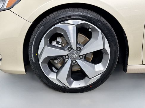Used 2019 Honda Accord Touring image 36