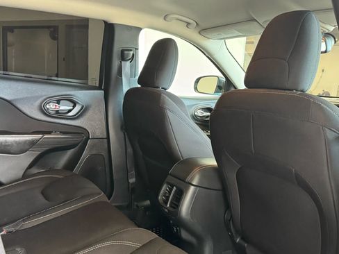 Used 2016 Jeep Cherokee Latitude w/ Cold Weather Group image 28