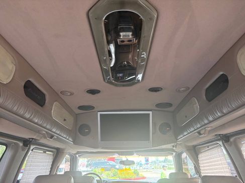 Used 2003 Chevrolet Express 1500 w/ Preferred Equipment Group 4 RWD image 11