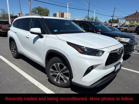 Used 2023 Toyota Highlander XLE AWD/4WD image 5