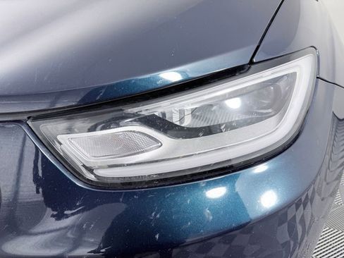 Used 2022 Chrysler Pacifica Touring-L w/ Uconnect Theater Family Group image 27