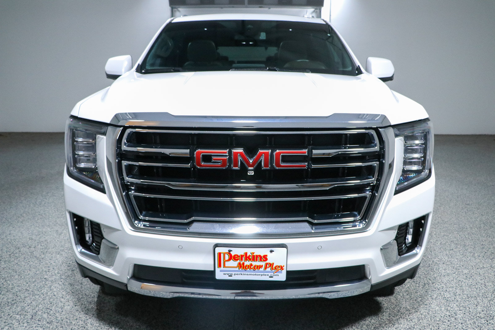 Used 2023 GMC Yukon SLT w/ SLT Premium Package AWD/4WD image 4