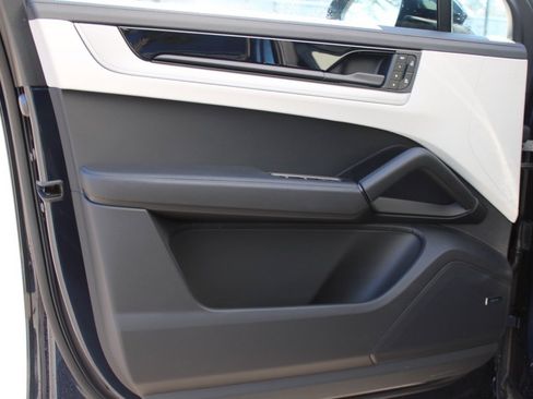 New 2026 Porsche Cayenne image 17