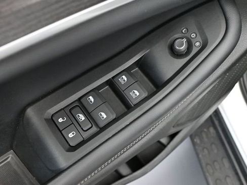 Used 2024 Jeep Grand Cherokee Limited w/ Luxury Tech Group II AWD/4WD image 21