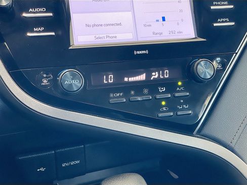 Used 2020 Toyota Camry LE w/ Carpet Mat Package FWD image 11