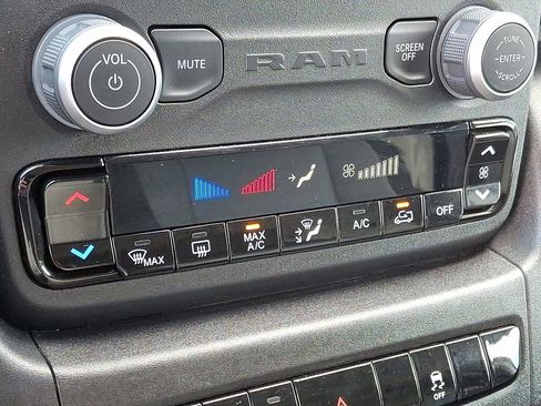 Used 2025 RAM ProMaster 2500 w/ Convenience Group FWD image 18
