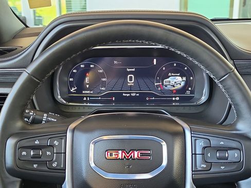 Certified 2024 GMC Yukon XL SLT w/ SLT Luxury Package AWD/4WD image 12