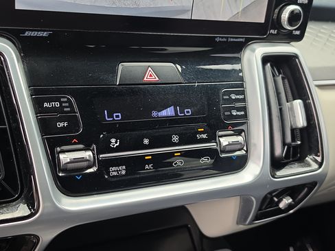 Certified 2022 Kia Sorento SX Prestige AWD/4WD image 25