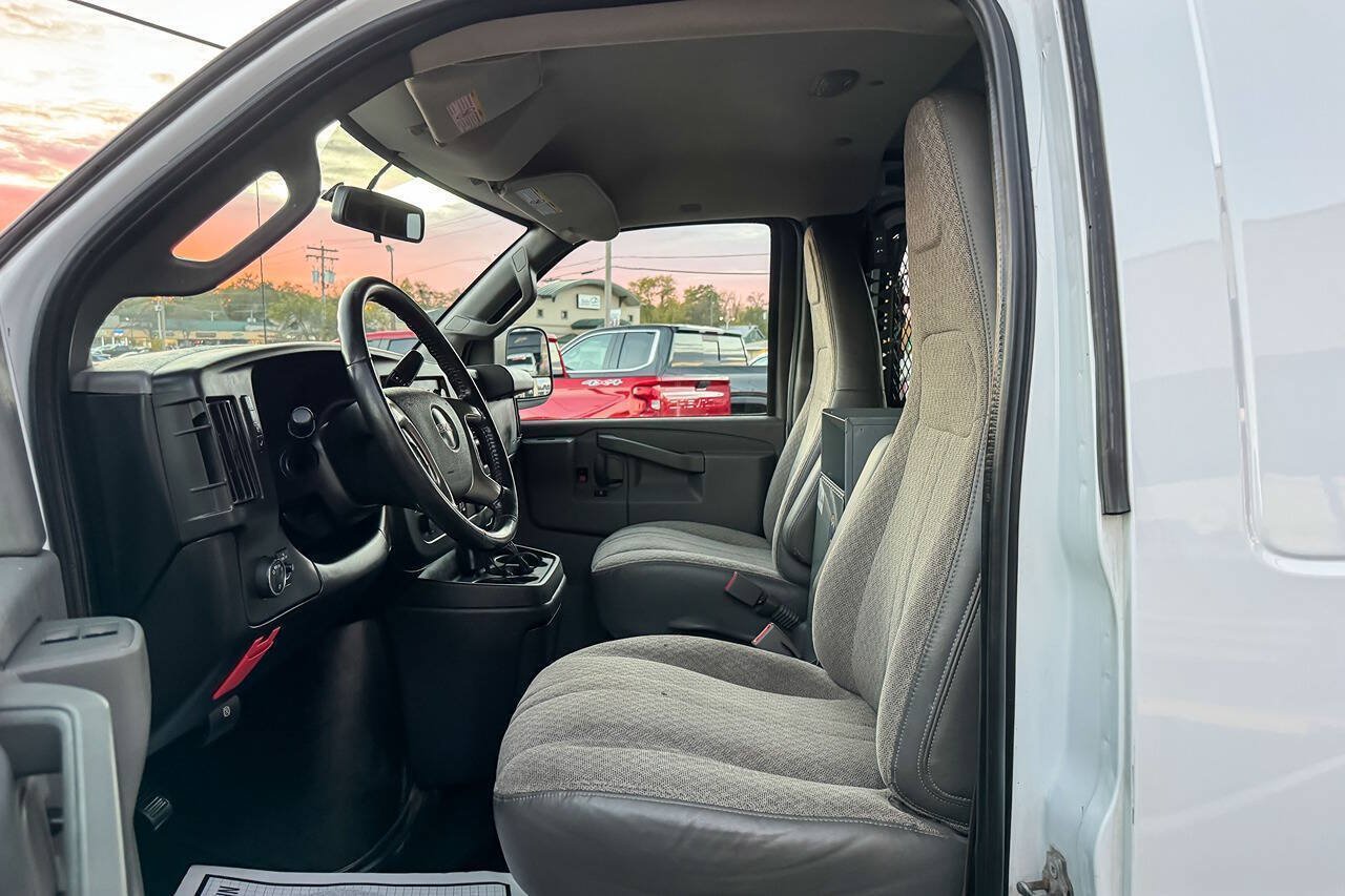Used 2018 GMC Savana 3500 Extended w/ Driver Convenience Package RWD image 22