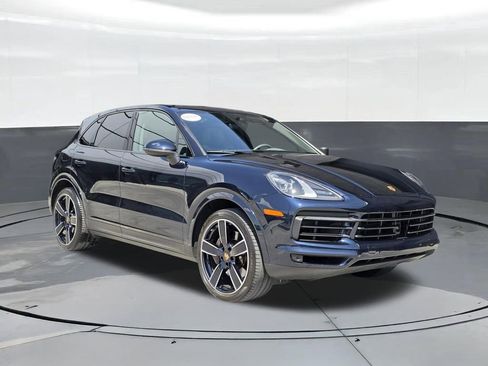 Certified 2023 Porsche Cayenne Platinum Edition image 7