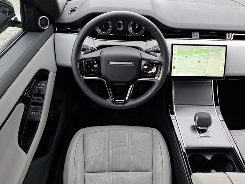 Used 2026 Land Rover Range Rover Evoque S image 4