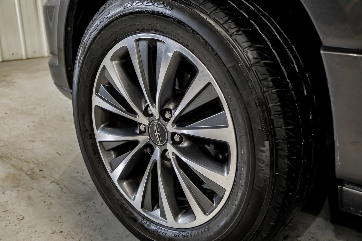 Used 2016 Lincoln Navigator Select RWD image 45