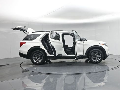 Certified 2023 Ford Explorer XLT w/ Equipment Group 202A image 5