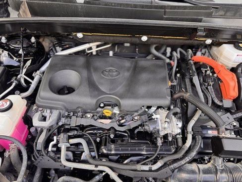 Used 2023 Toyota Venza XLE image 23