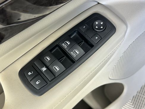 Used 2012 Jeep Grand Cherokee Laredo image 10