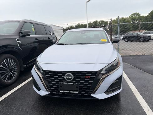 Used 2023 Nissan Altima 2.5 SR AWD/4WD image 2