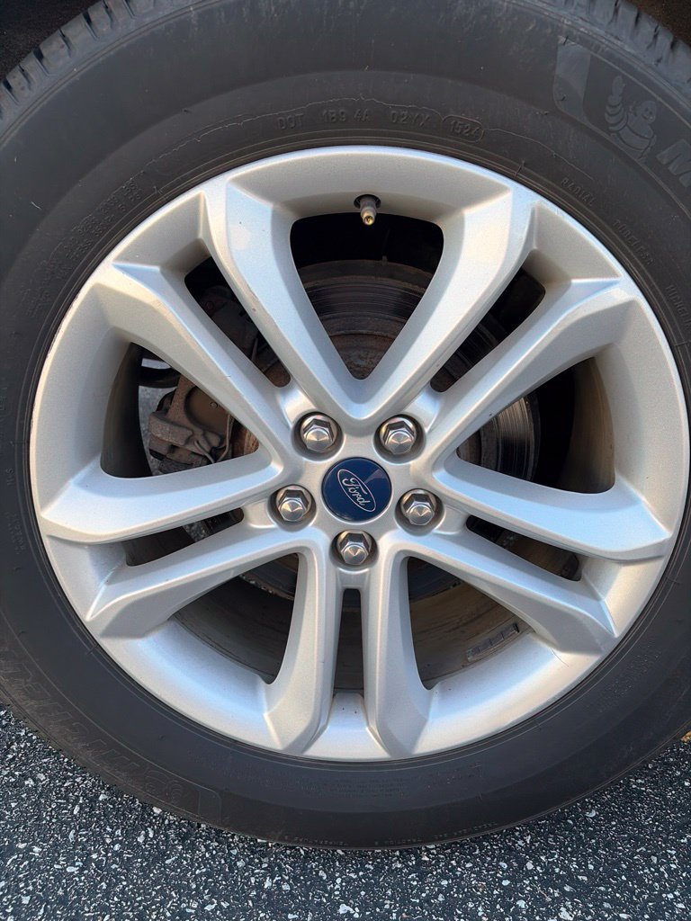 Used 2019 Ford Edge SEL w/ Cold Weather Package AWD/4WD image 5