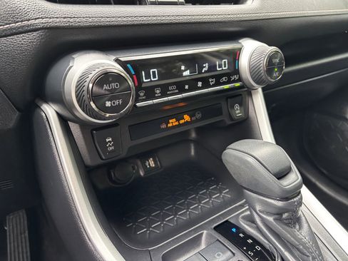 Used 2025 Toyota RAV4 XLE image 22
