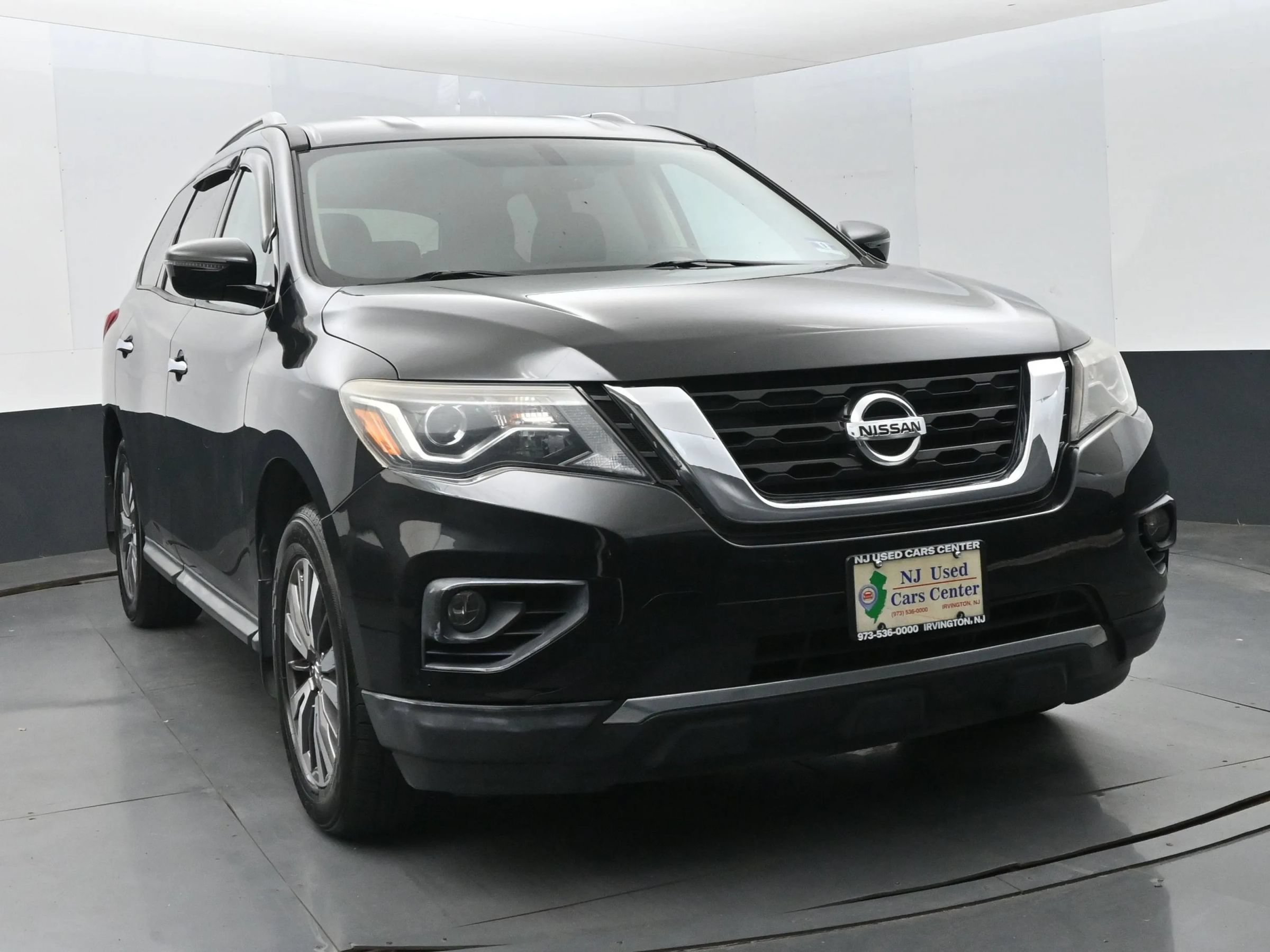 Used 2017 Nissan Pathfinder SV AWD/4WD image 3