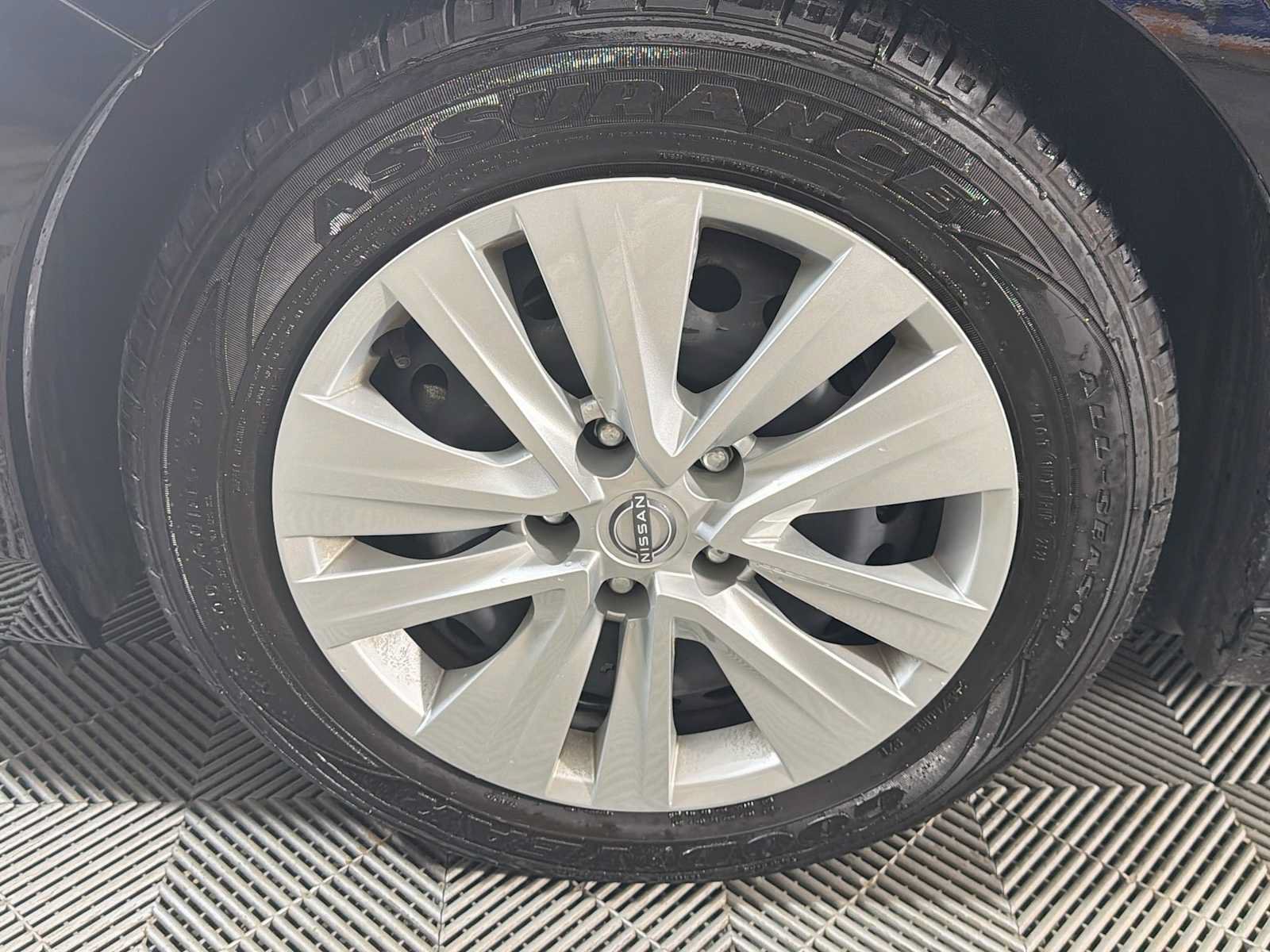 Used 2025 Nissan Sentra S FWD image 27