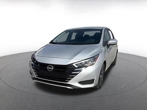 Used 2025 Nissan Versa SV image 7