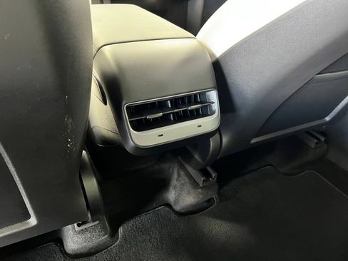 Used 2025 Tesla Model Y Performance AWD/4WD image 23
