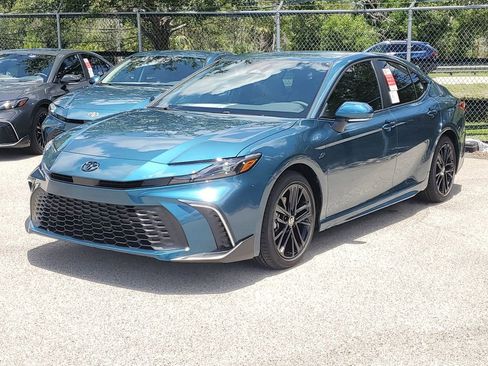 New 2025 Toyota Camry SE image 1