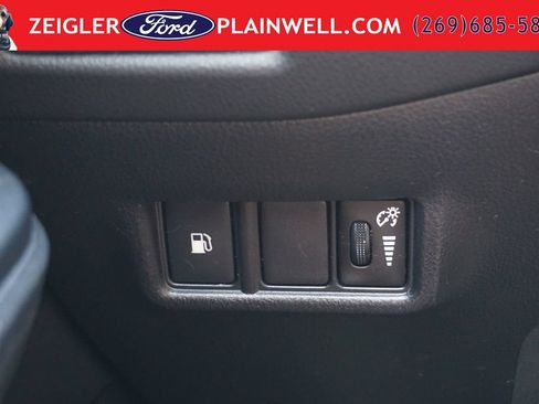 Used 2018 Toyota C-HR XLE FWD image 29