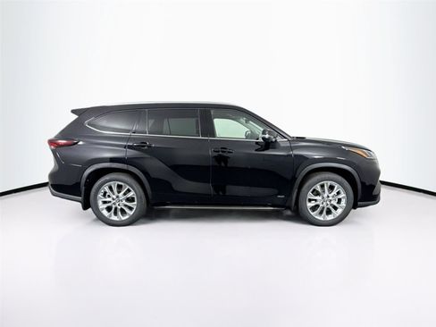 New 2026 Toyota Highlander Limited image 11