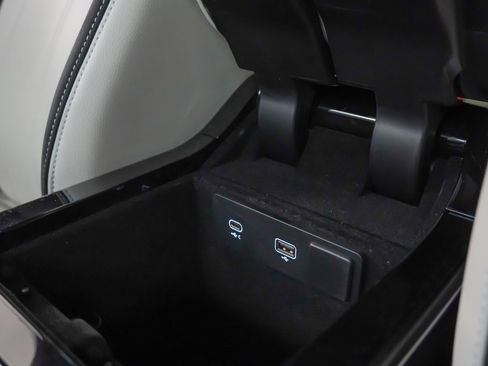 Used 2022 Land Rover Range Rover Velar R-Dynamic S image 32