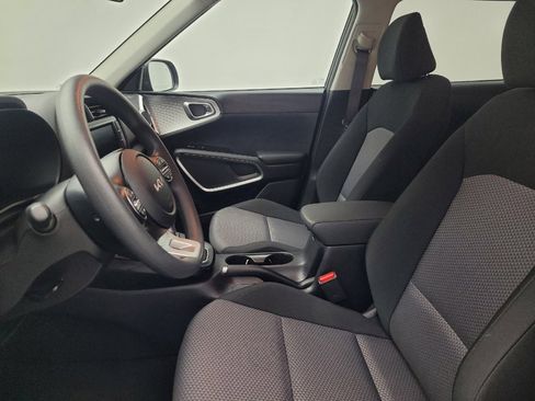 Used 2025 Kia Soul LX image 17