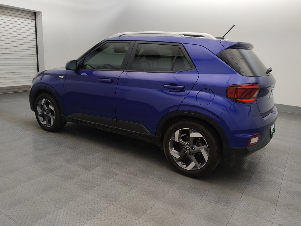 Used 2023 Hyundai Venue SEL FWD image 3